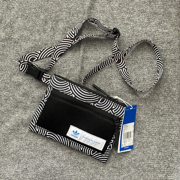BNWT Adidas crossbody/waist pouch - Picture 1 of 7